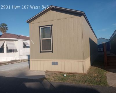 2 Bedroom 1BA 624 ft Pet-Friendly Single-family home For Rent in McAllen, TX