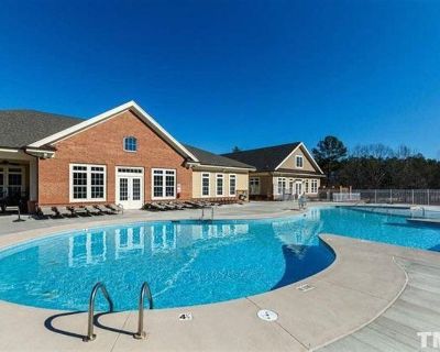 Deposit: $875.00 * Utilities included?: Yes * Fees apply?: No. References are not required. Non-smoking. Furnishings: Unfurnished * Disabled access: * Living room: shared. Availability Available 09 Dec 2025 Minimum term 12 months Maximum term 36 months. Upgraded 3 bed, 2.5 bath townhome in the Ellis Crossings Community. The modern kitchen sports high end appliances and opens up to the dining an...