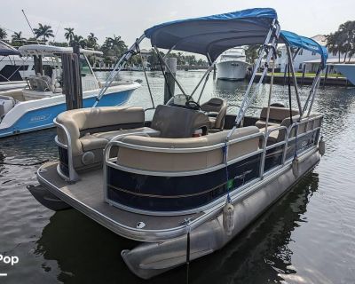 2021 Sun Tracker 18 DLX Party Barge