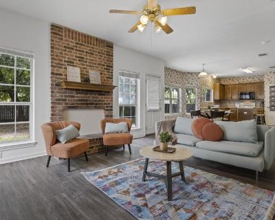 Deposit: $485.00 * Utilities included?: No * Fees apply?: No. References are not required. Non-smoking. Furnishings: Unfurnished * Disabled access: * Living room: shared. Availability Available Jun 14 2025 Minimum term 3 months Maximum term None. Get 2 months free! Apply Now! We're looking for someone to join our laid-back home! We have a spacious, sunlit space available for immediate move-in w...