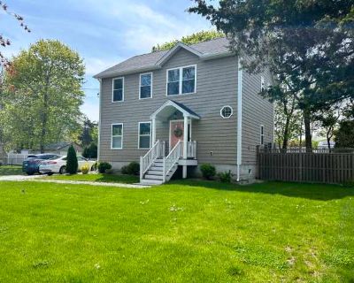 3 Bedroom 2.5BA 1536 ft Pet-Friendly Apartment For Rent in Saybrook Manor, CT