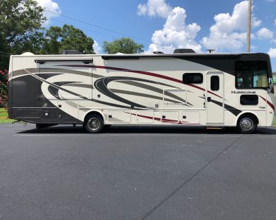 2019 Thor Motor Coach HURRICANE