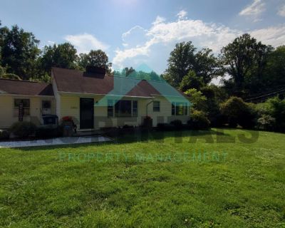 5002 Cherry St. Cgenomfortable and well-located home ideal for families or individuals looking for a practical and inviting living space. With 3 bedrooms and 1 bathroom, this property offers a functional layout that provides comfort and convenience. Property Highlights: - 3 bedrooms / 1 bathroom - Stove and refrigerator included Tenant Responsibilities: - All utilities: water, electricity, and ...