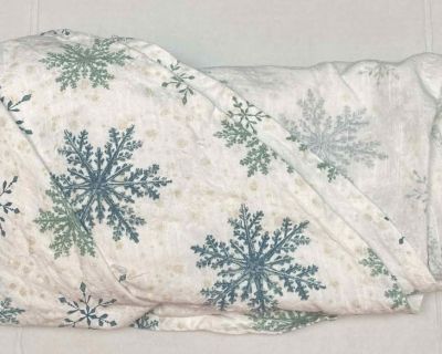 Round Winter Theme Tablecloth (Newport Beach