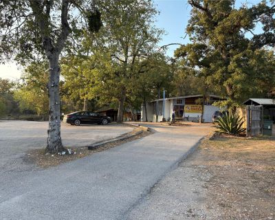 1838 ft Commercial Property For Rent in Cedar Creek, TX