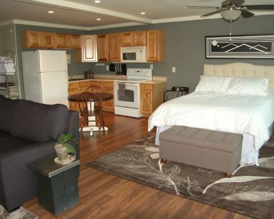 1 bed 1 bath condo vacation rental in Glenwood Springs, CO