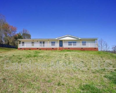 3 Bedroom 3BA 1800 ft Pet-Friendly Apartment For Rent in Greenville County, SC