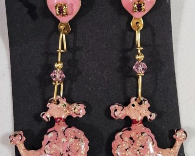 Signed on back Measure @2-1/2" long Excellent condition Free Shipping no pickup