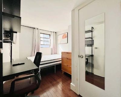 Available on: now. Furnished. Internet included * LGBTQ+ friendly * Students welcome. Willoughby Ave #373 (Prime Bushwick) Furnished room, 14ft ceiling duplex, tons of light, new hardwood floor, in a 5 bedroom, recently gut renovated apartment. Trains: L at Dekalb Avenue Subway Station or M train at Central Ave subway station. Furniture included: bed, mattress, closet, nightstand, curtains/shad...