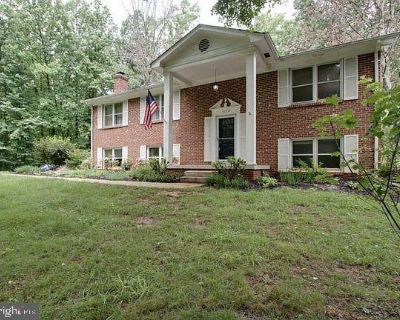 4 Bedroom 3BA 1392 ft Apartment For Rent in Warrenton, VA