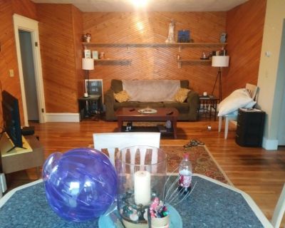 I have a 3 bed/2 bath, 2 story, split family home in East Weymouth. I am looking for 2 roommates for the two spare rooms i have. This room is for 750$ a month, first and last requirement for move in. Utilities are not included and cost about 100-150$ more each month. Close by to grocery stores, restaurants, gym, Tstation, highway and convenience stores. Laundry is in home, plenty of parking is ...