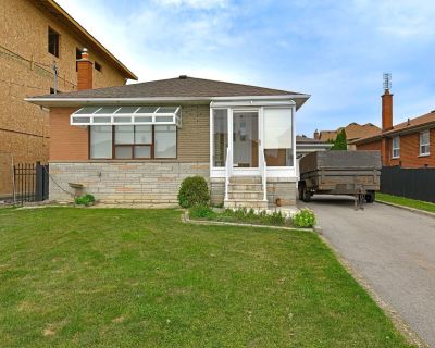 3 Bedroom 2BA 1100 ft House For Rent in North York, Ontario