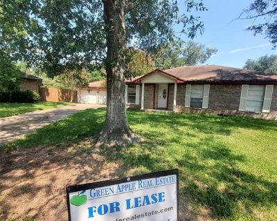 3 Bedroom 2BA 1360 ft Apartment For Rent in League City, TX