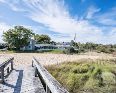 1 Bedroom 1BA 800 ft CO-OP For Sale in Hampton Bays, NY