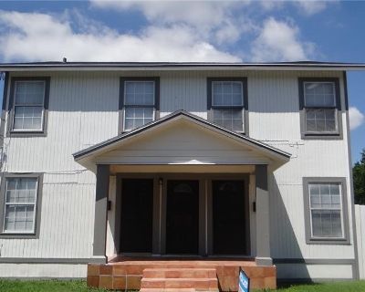 4 Bedroom 2BA 2264 ft Multi-Family For Sale in Corpus Christi, TX