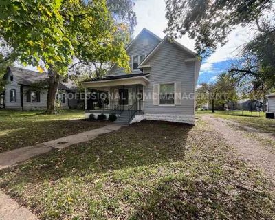 5 Bedroom 2BA 1966 ft Pet-Friendly Apartment For Rent in Winfield, KS