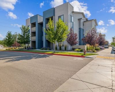 Total rooms: 2. Deposit: $400.00 * Utilities included?: Not known * Fees apply?: No. No preference. Non-smoking. Not for couples. Age preference: 25 - 50. Furnishings: Unfurnished * Parking: Yes * Yard/patio: Yes * Disabled access: Yes * Living room: shared * Broadband included: Yes. Availability Available Now Minimum term 12 months Maximum term None. Available Nov 1st. - Newer and lovely groun...