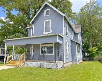 2 Bedroom 1.5BA 1000 ft Pet-Friendly Apartment For Rent in Frankfort, IN