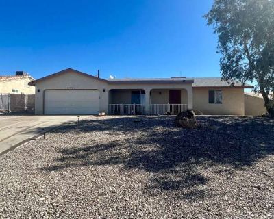 3 Bedroom 2BA 1265 ft Furnished Pet-Friendly Apartment For Rent in Lake Havasu City, AZ