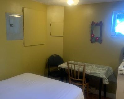 Gordon Head Furnished bachelor suite jan1/26