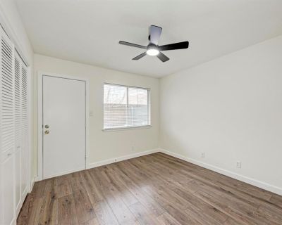1010 W 23rd ST Unit: 11. https://www.google.com/maps/place/West+Wood+Place/@30.2874181,-97.7517117,611m/data=!3m2!1e3!4b1!4m6!3m5!1s0x8644b57a70a0121b:0x40c3c7fe959620d2!8m2!3d30.2874135!4d-97.7491368!16s%2Fg%2F11gvqgfcdt!5m1!1e1?entry=ttu&g_ep=EgoyMDI1MDQyOS4wIKXMDSoASAFQAw%3D%3D. 1 Bedroom. 10 Bathroom. 452 ft