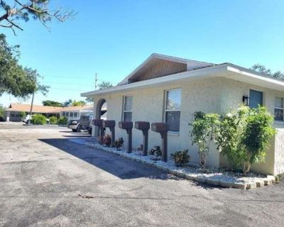 1 Bedroom 1BA 680 ft Apartment For Rent in Charlotte Harbor, FL