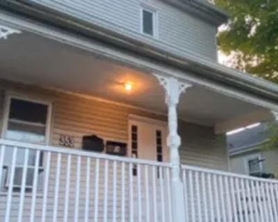 2 Bedroom 1BA 1000 ft Condo For Rent in Dedham, MA