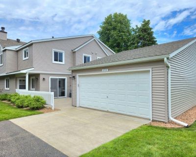 3 Bedroom 2BA 1510 ft Pet-Friendly Townhouse For Sale in Woodbury, MN