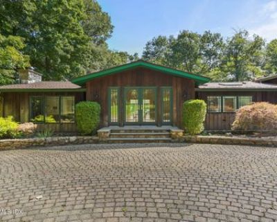 7 Bedroom 8BA 7884 ft Single Family House For Sale in Greenwich, CT