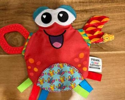 Gently used by one baby. Machine washable! Product details from walmart.com: Lamaze Crinkles are easy-to-hold flat friends that give baby plenty to explore both at home and on the go! Bright colors and contrasting patterns provide your baby with visual stimulation while the different textures and interesting sounds help encourage tactile skills and fine motor skill development. Grab Jack the Cr...