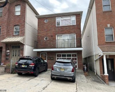 7 Bedroom 3BA Apartment For Sale in Jersey City, NJ