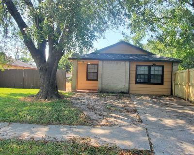 3 Bedroom 1BA 1200 ft Single Family House For Sale in Baytown, TX