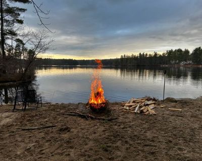 Small bedroom but spacious upstairs that would be shared. Lake can be used anytime Downstairs is being rented. Laundry can be done downstairs.. 1 Bedroom. 1 Bathroom