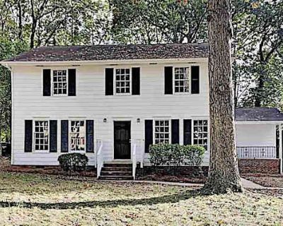 Available on: now. Unfurnished. Parking available * Internet included * Students welcome * 40+ years welcome Alcove Rooms will require background checks for this room Learn more. ROOMS FOR RENT Rooms for rent in this newly renovated North Raleigh home. All new flooring throughout and updated kitchen with granite & stainless steel appliances. The home also has a separate laundry room & side entr...