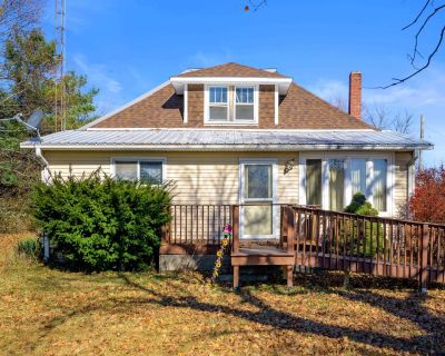 5 Bedroom 1BA 2626 ft Single Family House For Sale in Winchester, IN