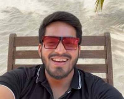 LGBTQ+ friendly * Student * Interested in teaming-up. Budget: $850 per month. Ready to move: January 6. Looking for myself. I am very open, I just need people around me fun, loving and mature