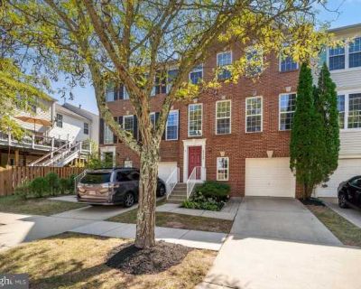 3 Bedroom 3BA 2448 ft Townhouse For Rent in South Riding, VA