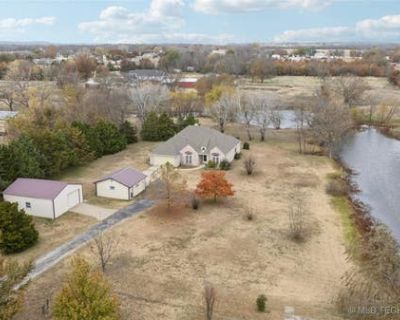 3 Bedroom 2BA 2475 ft Single Family Home For Sale in BIXBY, OK