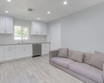 1 Bedroom 2BA 750 ft Condo For Rent in Canoga Park, CA