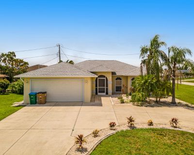 3 Bedroom 3BA Pet-Friendly House Vacation Rental in Palm Paradise, Cape Coral, FL