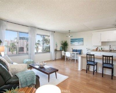1 Bedroom 1BA Condo For Sale in Long Beach, CA