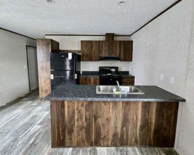 3 Bedroom 2BA 1216 ft Mobile Home For Sale in West Paducah, KY