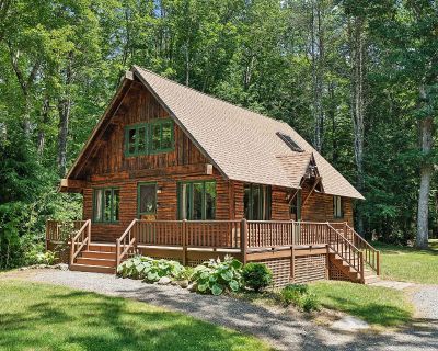 2 Bedroom 1BA 920 ft Furnished Pet-Friendly Single Family Home For Rent in Wells, ME