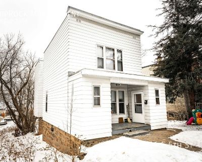 2 Bedroom 1BA Pet-Friendly Condo For Rent in Duluth, MN
