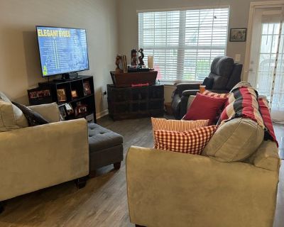 Living here at Summit at limestone has all the amenities, great maintenance staff, and super management. Quiet, safe, very comfortable.. 2 Bedroom. 2 Bathroom