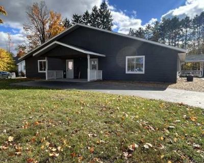 1 Bedroom 1BA 700 ft Apartment For Rent in Clare, MI