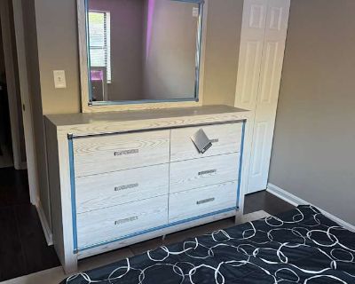 Private room with shared bathroom in an apartment, Cold Spring, KY 41076