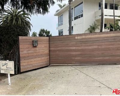 2 Bedroom 2BA 1575 ft Furnished Townhouse For Rent in Malibu, CA