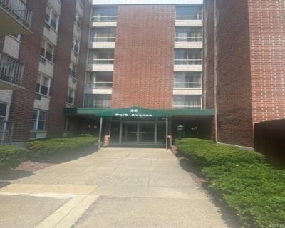 1 Bedroom 1BA 852 ft Condo For Sale in Suffern, NY