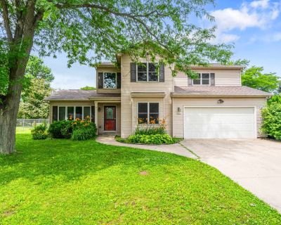 5 Bedroom 4BA 2868 ft Single Family House For Sale in Oshkosh, WI